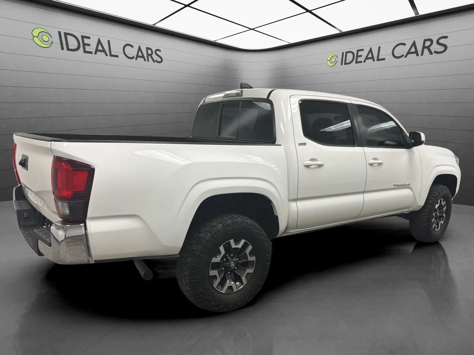 Used 2020 Toyota Tacoma SR5 RWD image 5