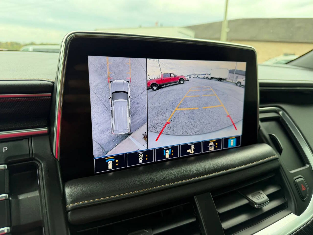 Used 2021 GMC Yukon AT4 w/ AT4 Premium Plus Package AWD/4WD image 18