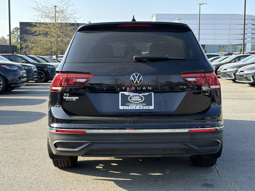 Used 2023 Volkswagen Tiguan SE image 4