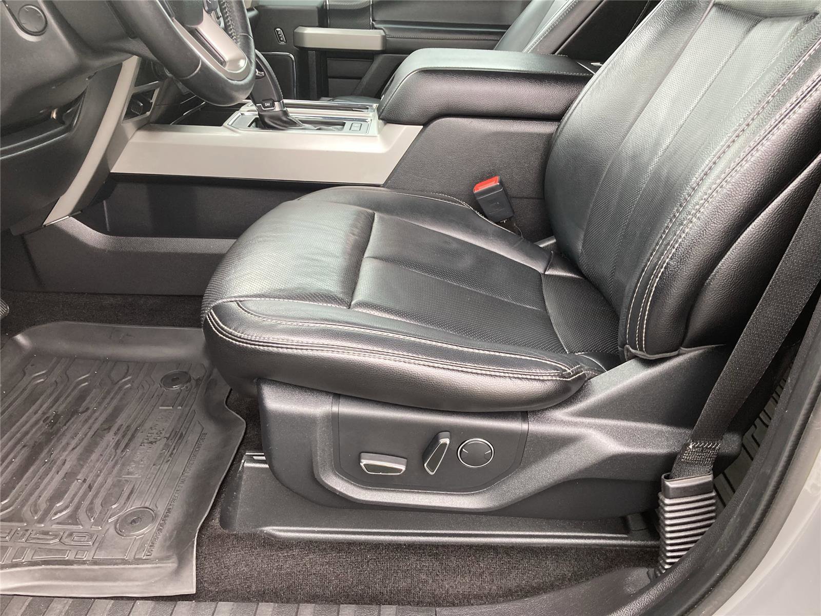 Used 2018 Ford F150 Lariat w/ Equipment Group 502A Luxury image 26