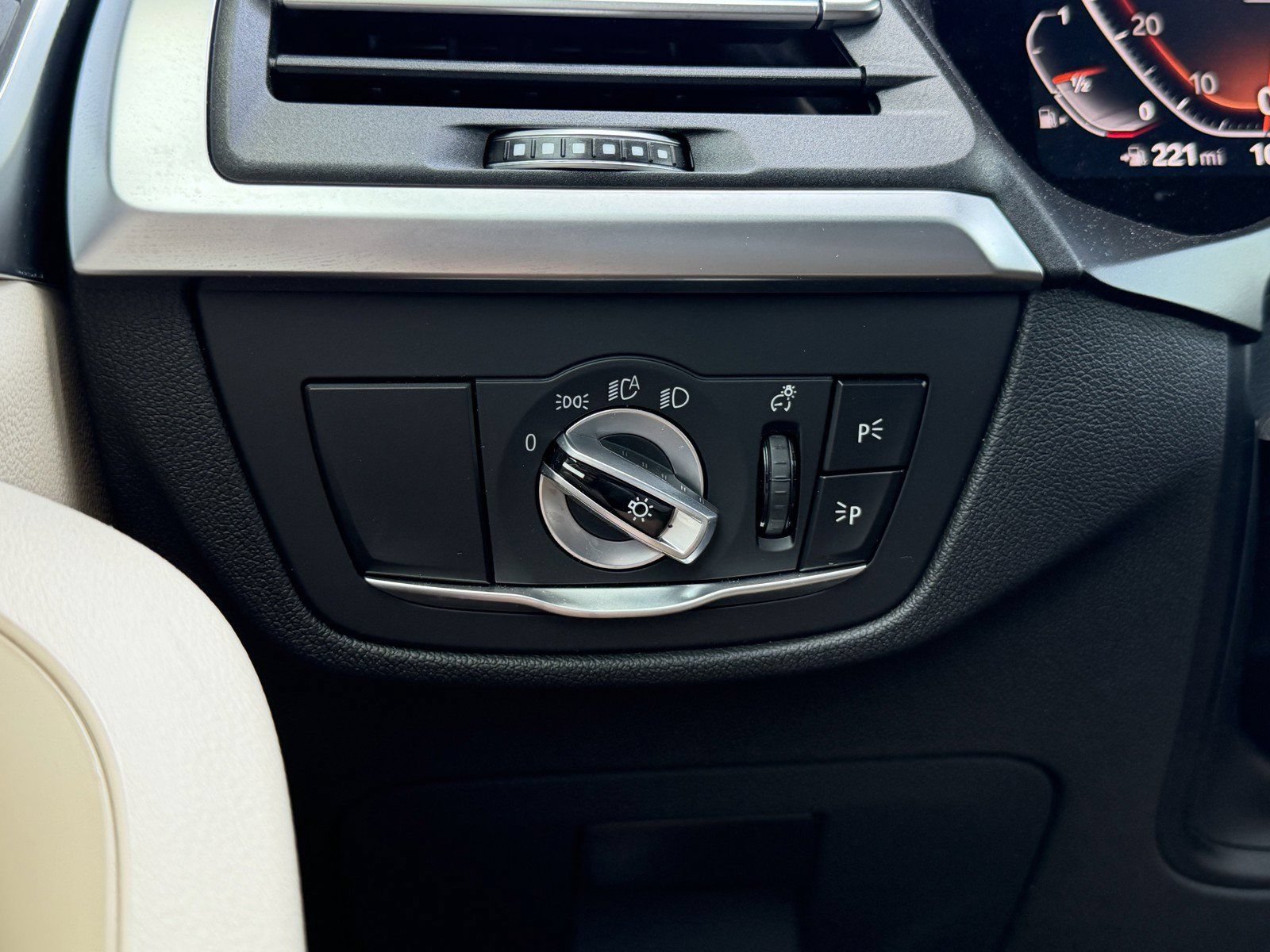 Certified 2023 BMW X3 sDrive30i w/ Premium Package RWD image 32