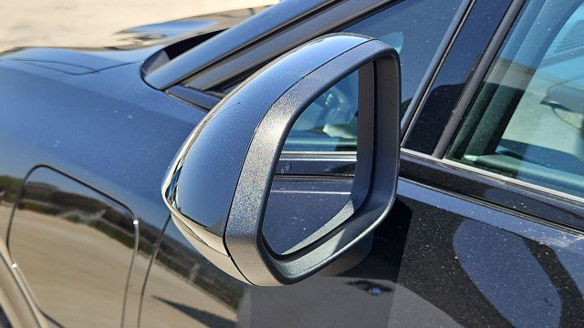 Used 2024 Chevrolet Equinox EV RS FWD image 19