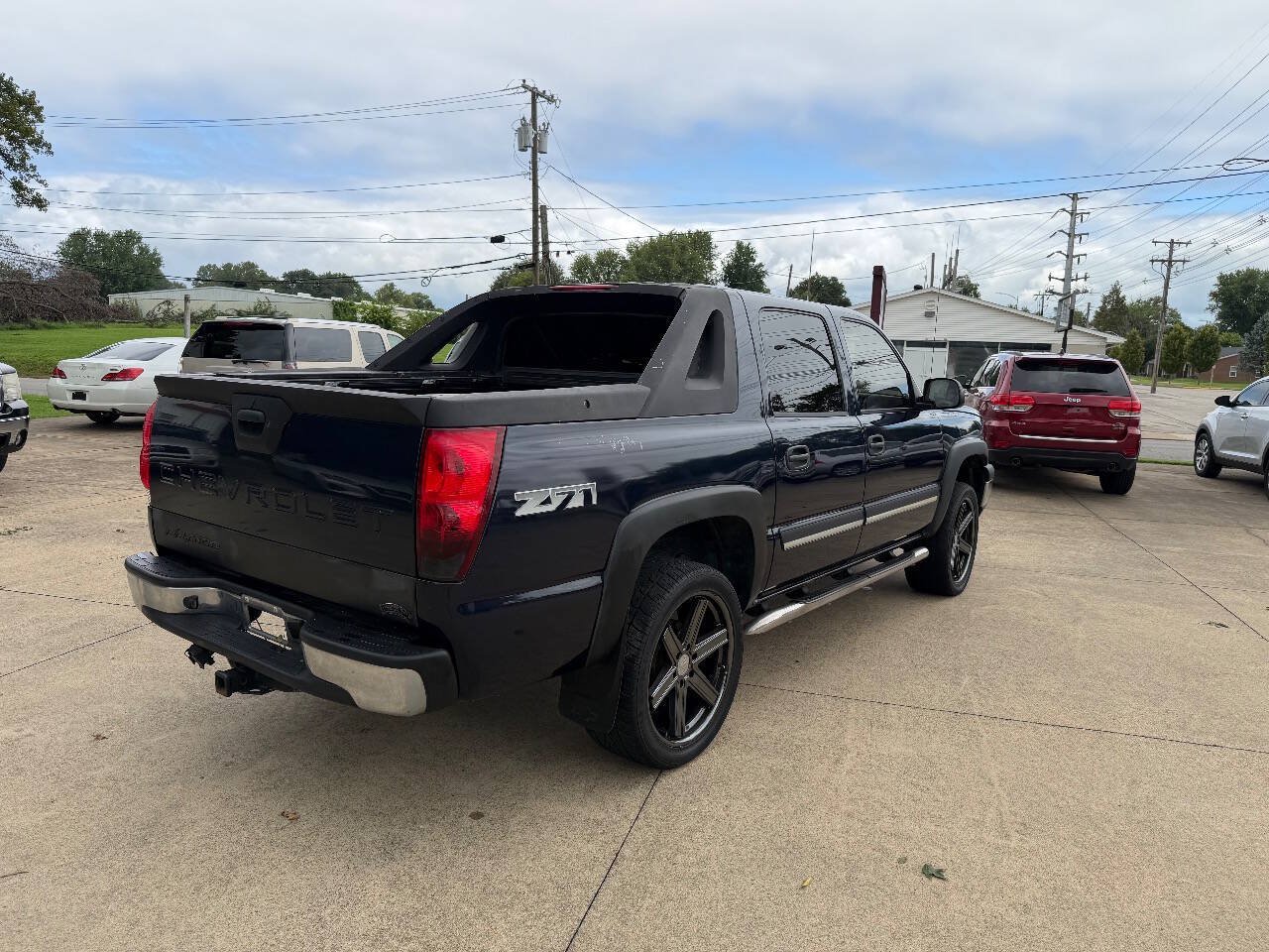 Used 2006 Chevrolet Avalanche Z71 w/ Sun And Sound Package AWD/4WD image 4