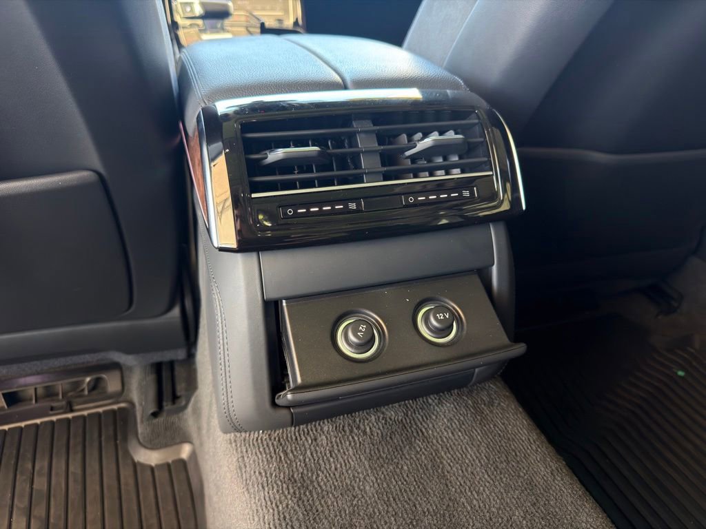 Used 2023 Audi A8 L 3.0T AWD/4WD image 36