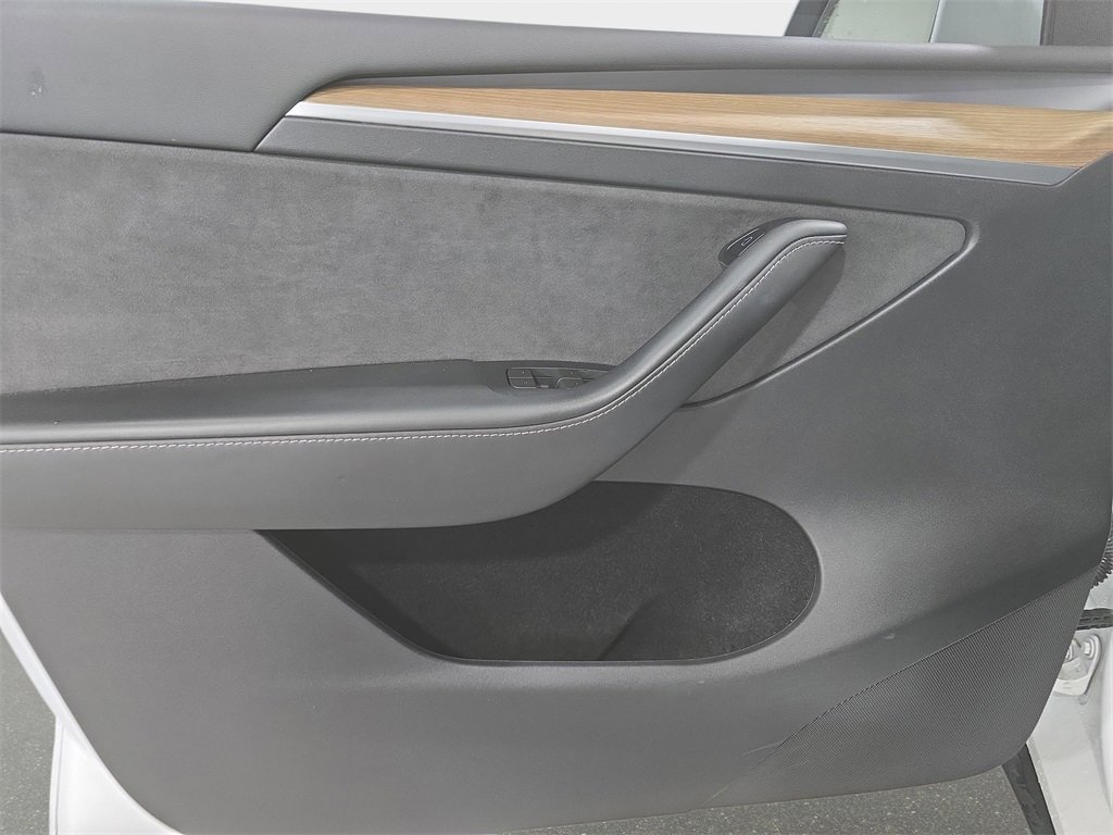Used 2023 Tesla Model Y Long Range image 26