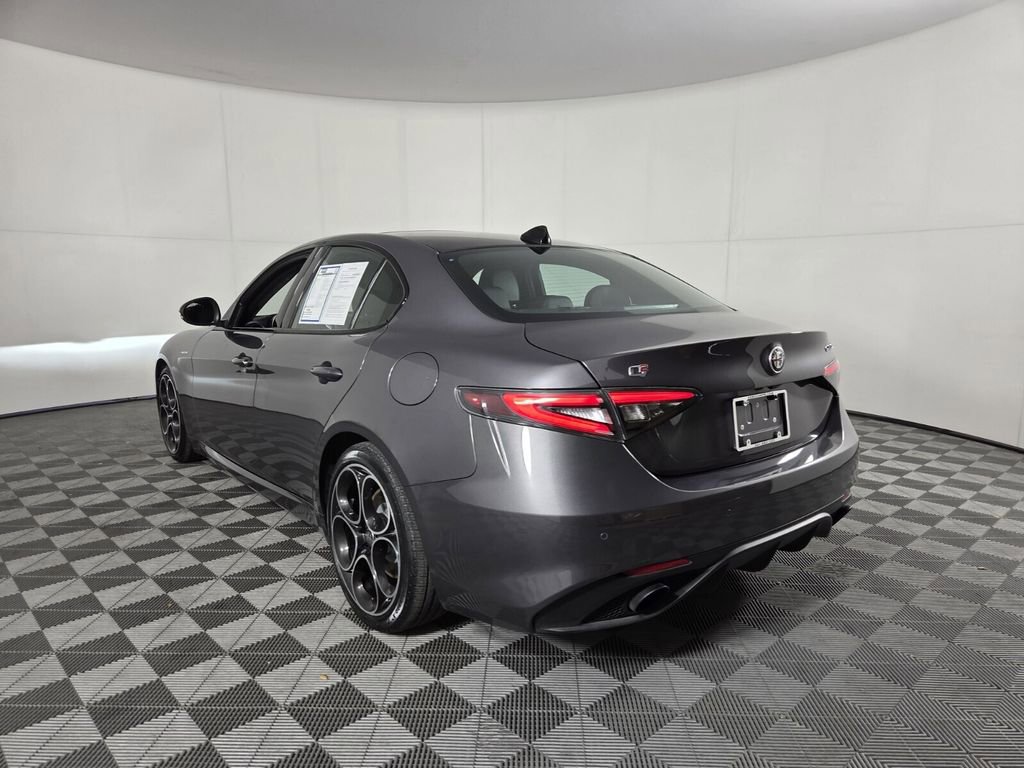 Used 2024 Alfa Romeo Giulia Veloce image 7