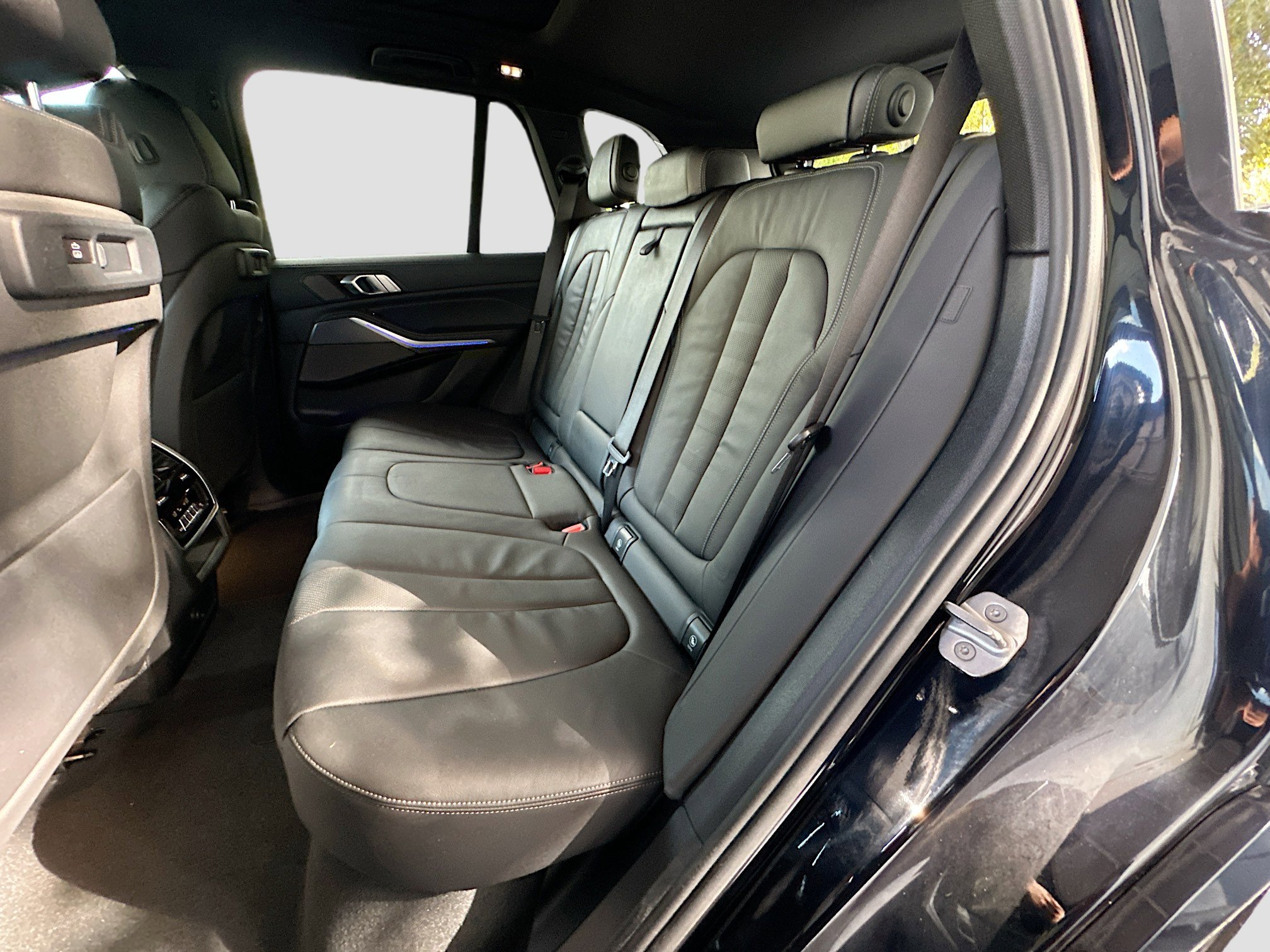 Used 2020 BMW X5 xDrive40i w/ M Sport Package image 26