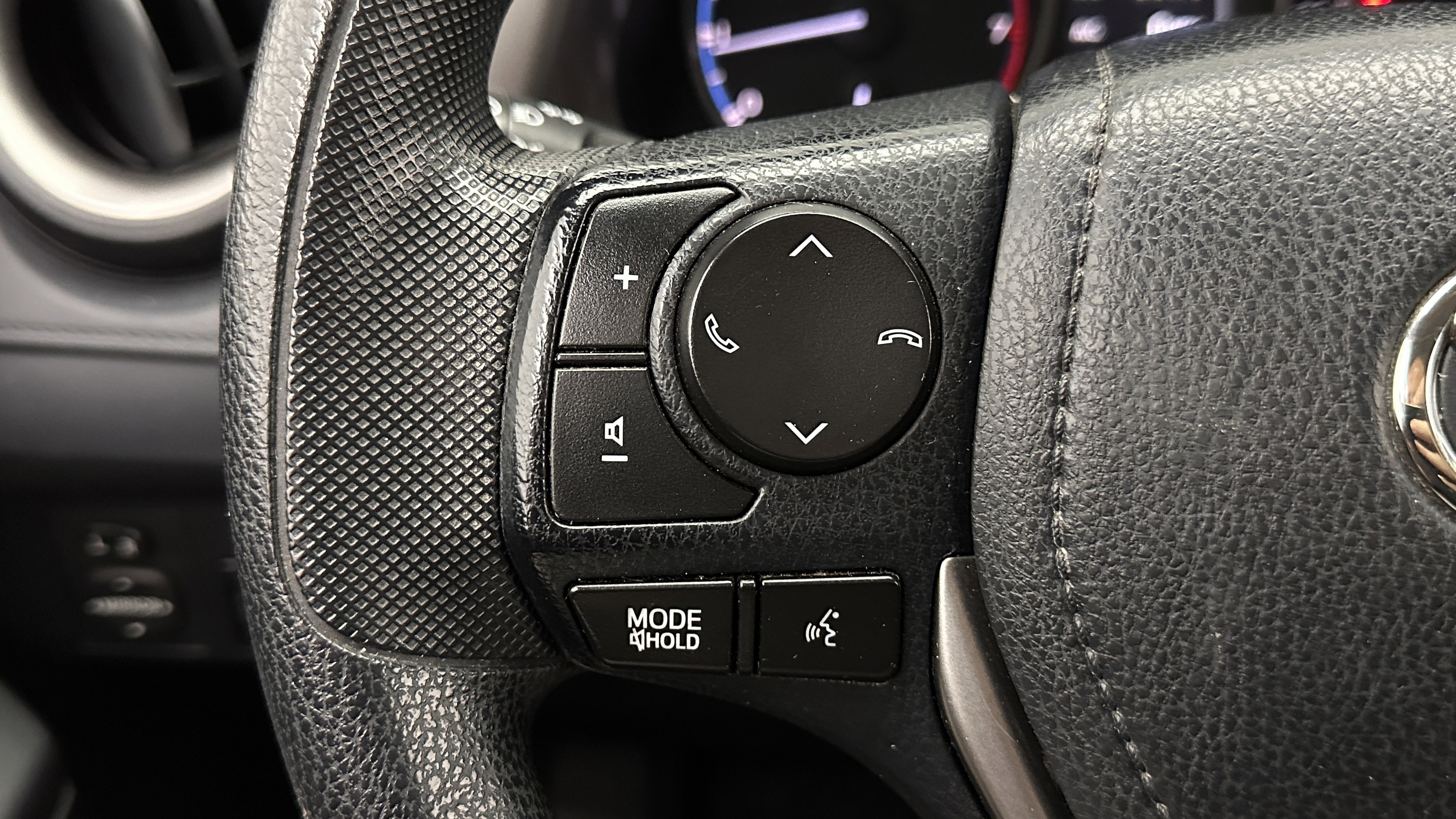 Used 2017 Toyota RAV4 LE FWD image 16