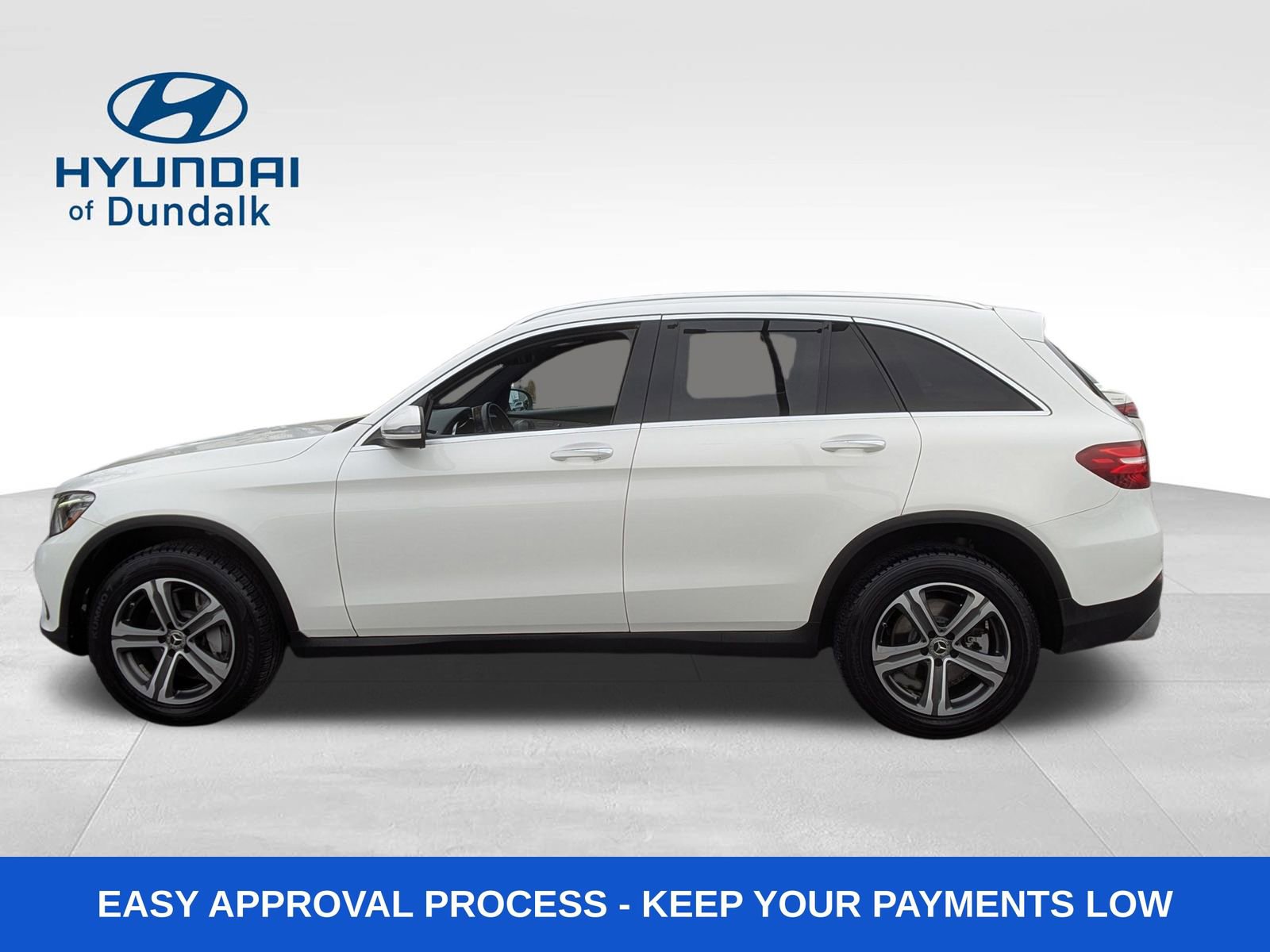 Used 2019 Mercedes-Benz GLC 300 4MATIC w/ Premium Package image 2