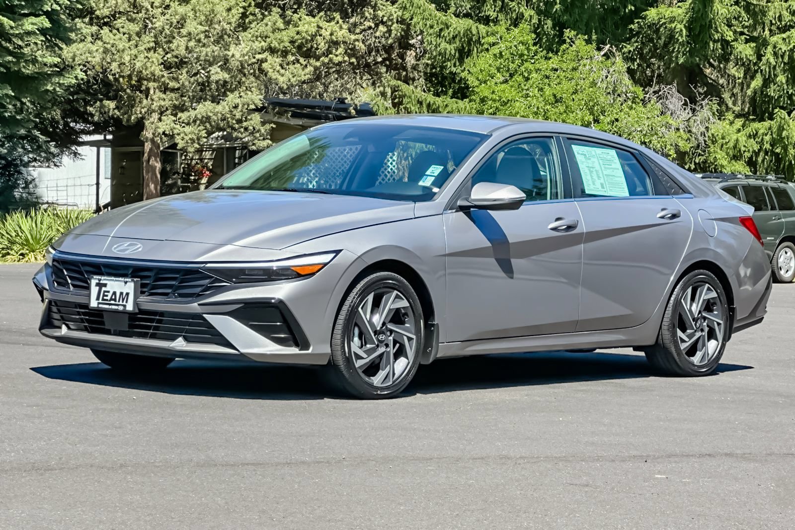 Used 2025 Hyundai Elantra Limited FWD image 9