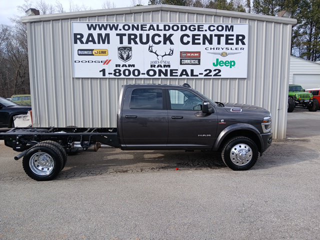 New 2026 RAM 4500 4x4 Crew Cab DRW w/ Laramie Trim Package image 2