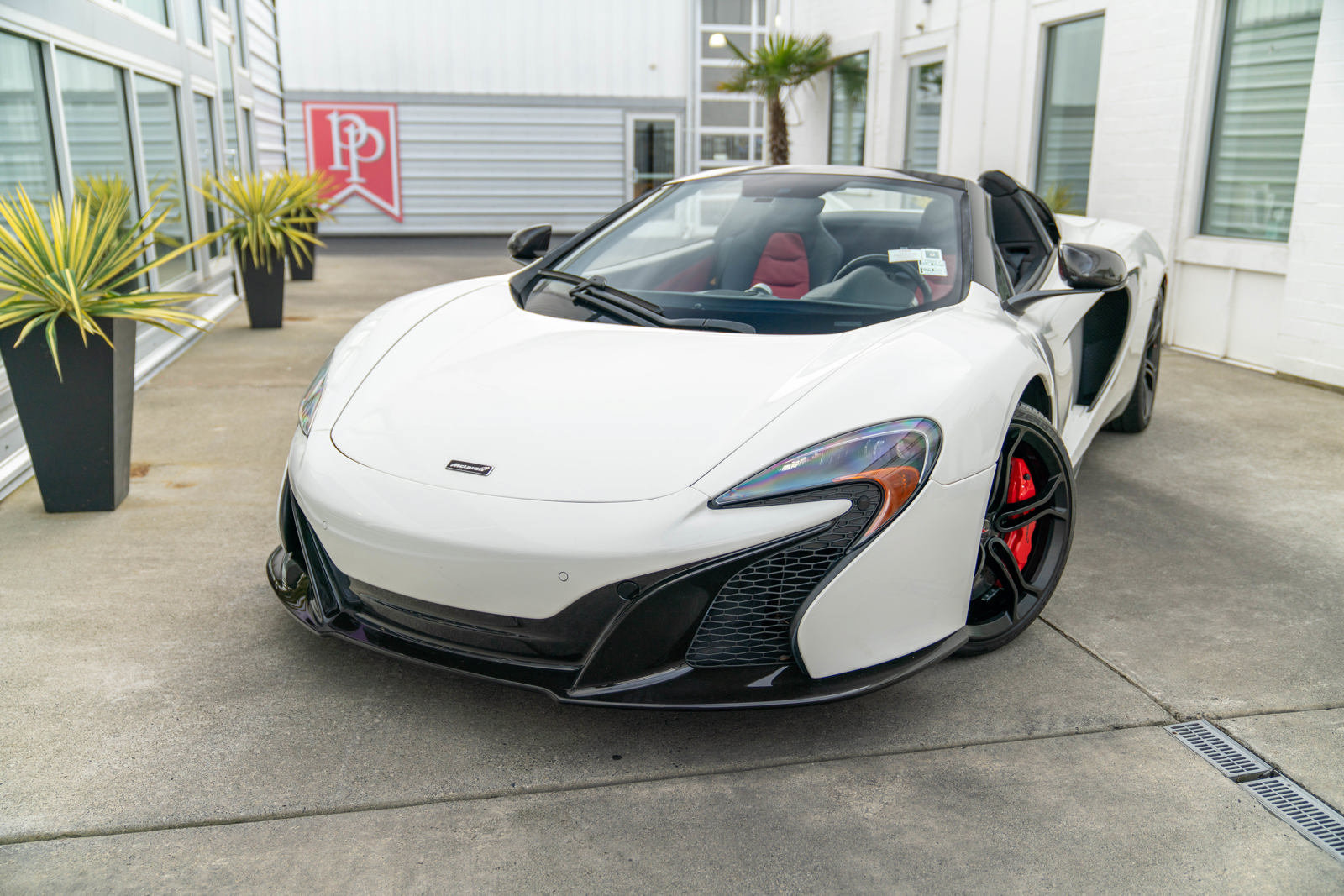 Used 2016 McLaren 650S Spider RWD image 3
