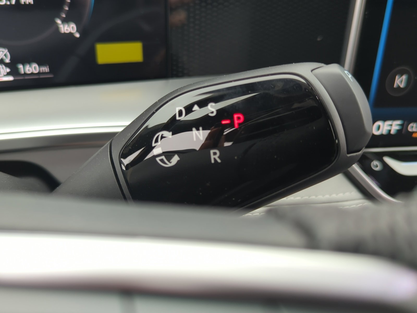 New 2026 Volkswagen Tiguan SE R-Line image 15