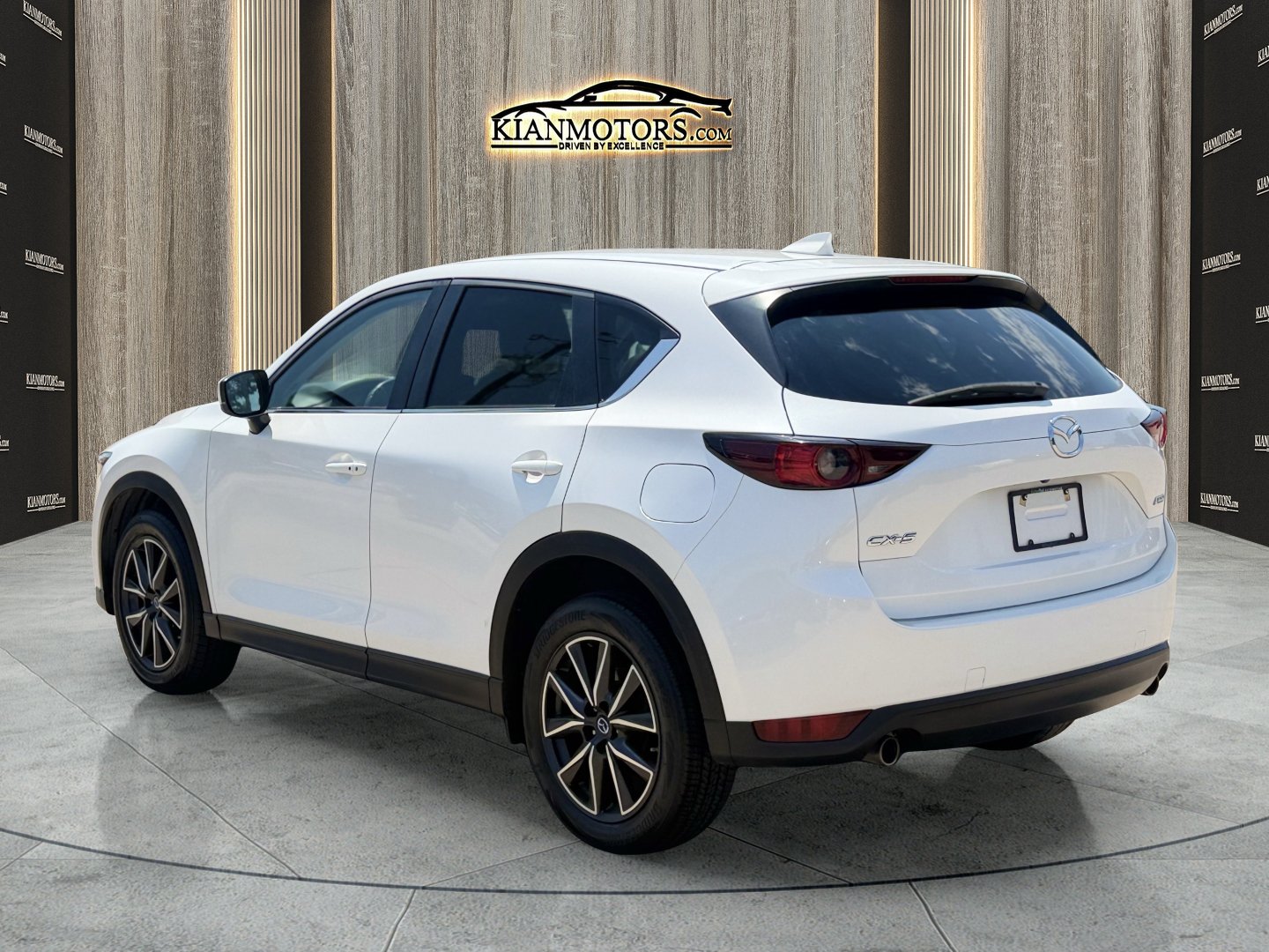 Used 2018 MAZDA CX-5 Touring w/ Preferred Equipment Package FWD image 5