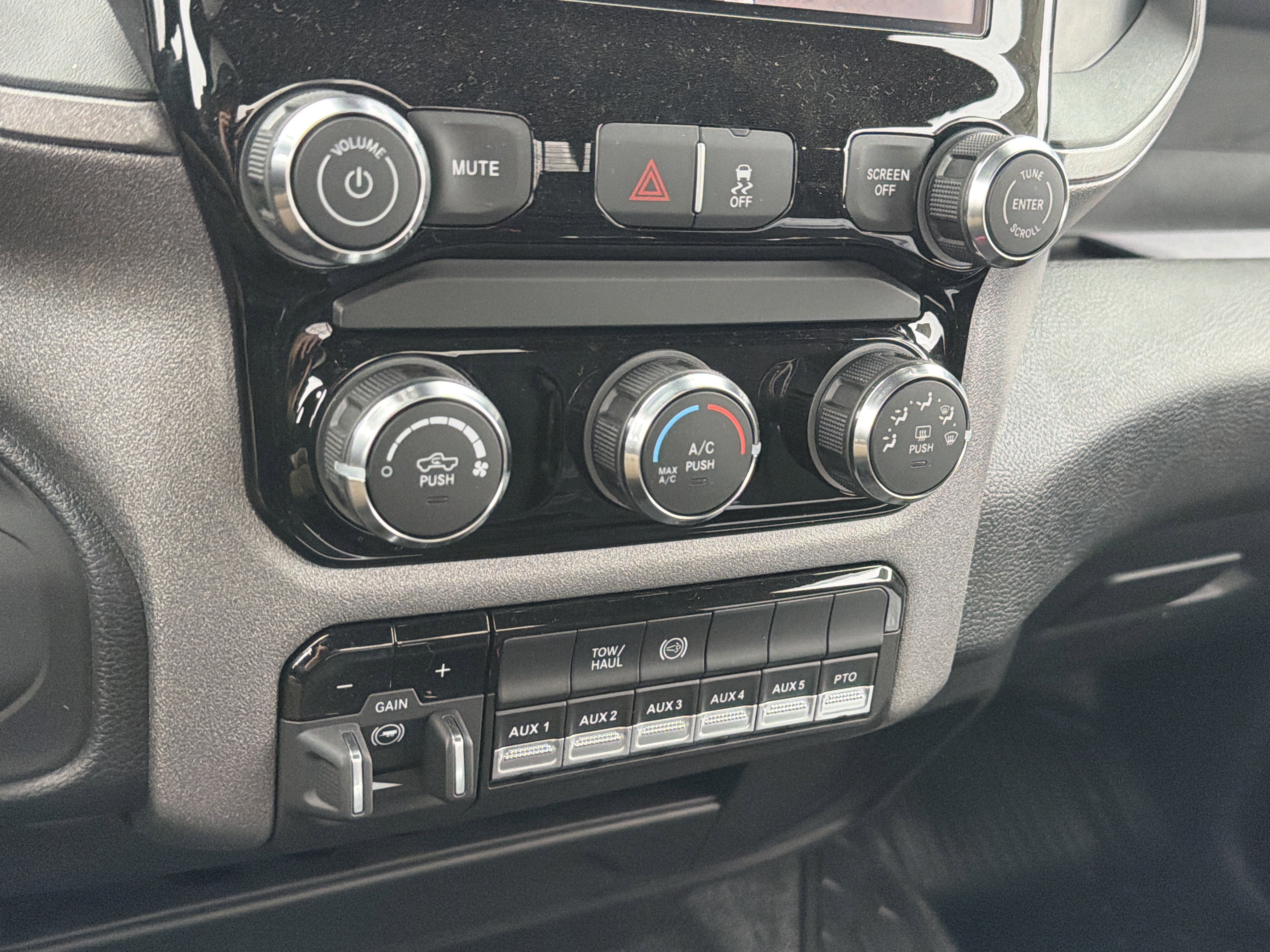 New 2026 RAM 5500 Tradesman w/ Chrome Appearance Group AWD/4WD image 23