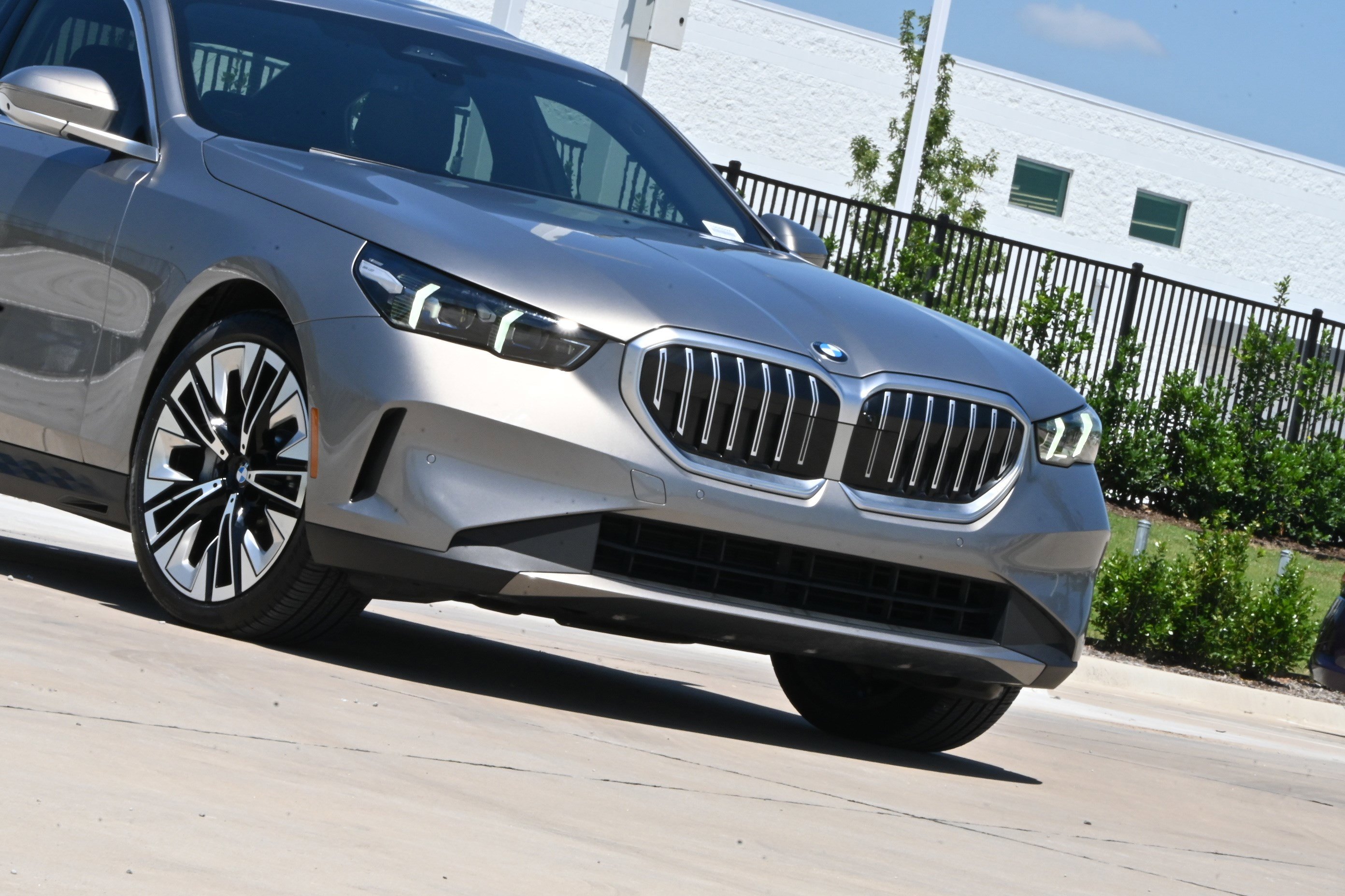 Used 2025 BMW 530i w/ Premium Package RWD image 34