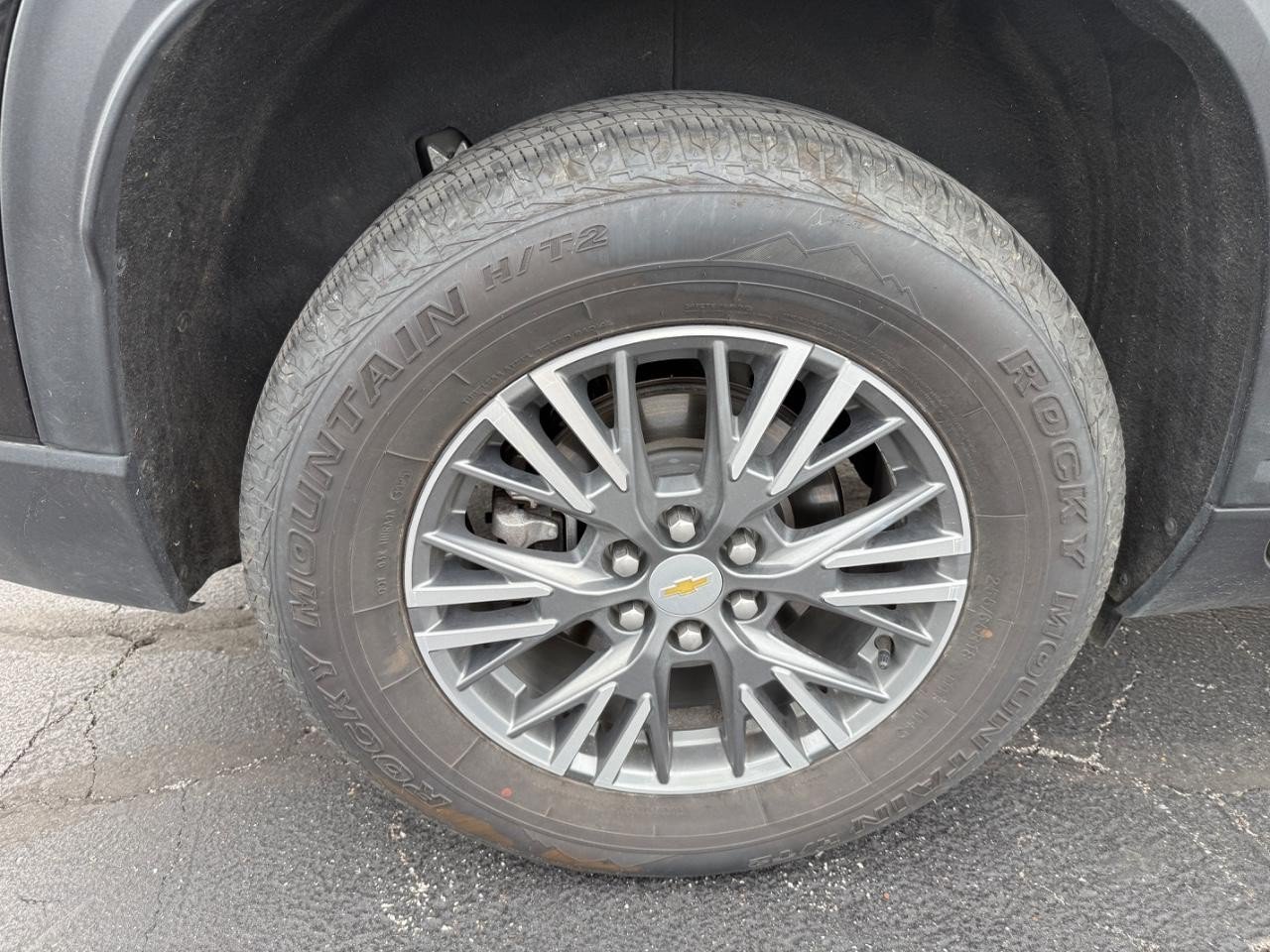 Used 2025 Chevrolet Traverse LT FWD image 8