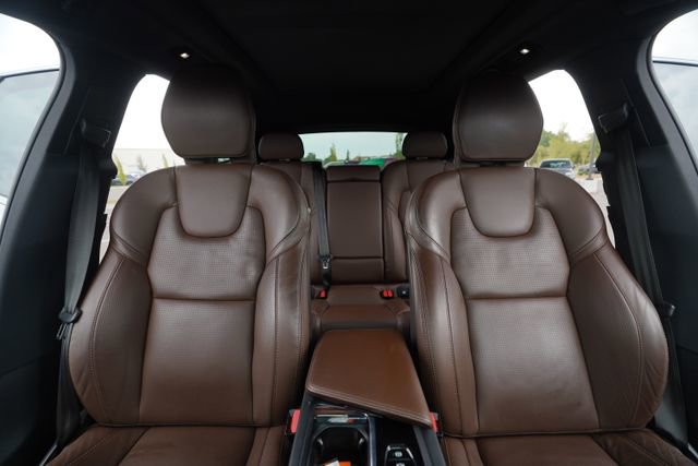 Used 2023 Volvo XC60 T8 Ultimate w/ Climate Package image 30