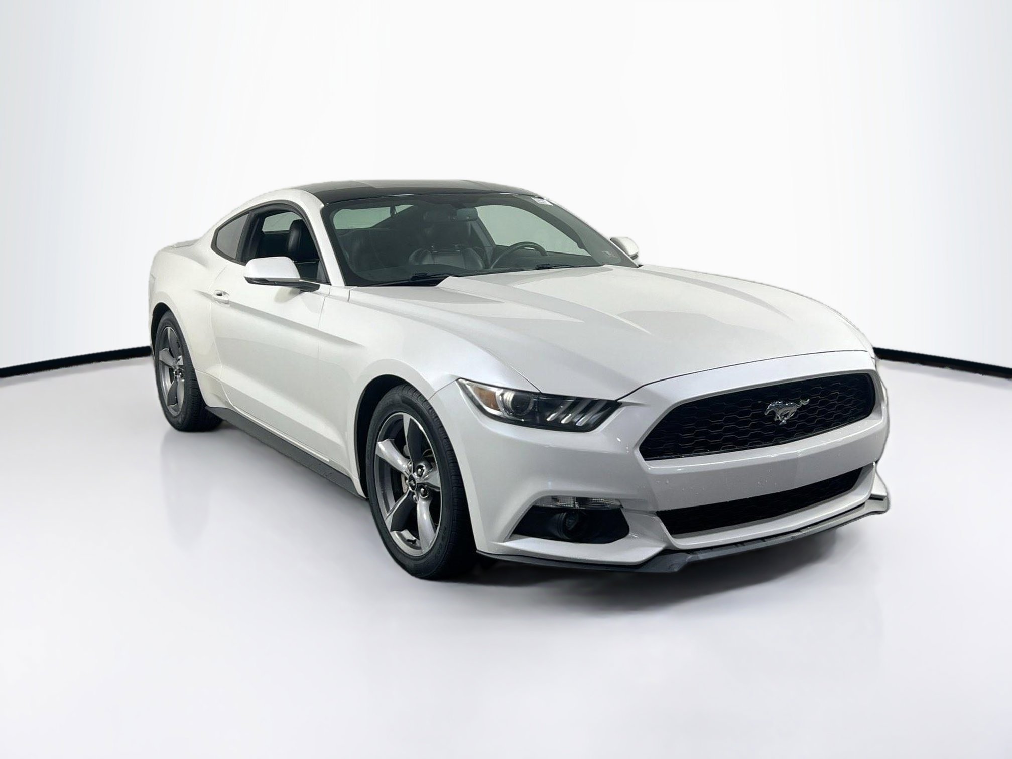 Used 2017 Ford Mustang Premium image 3