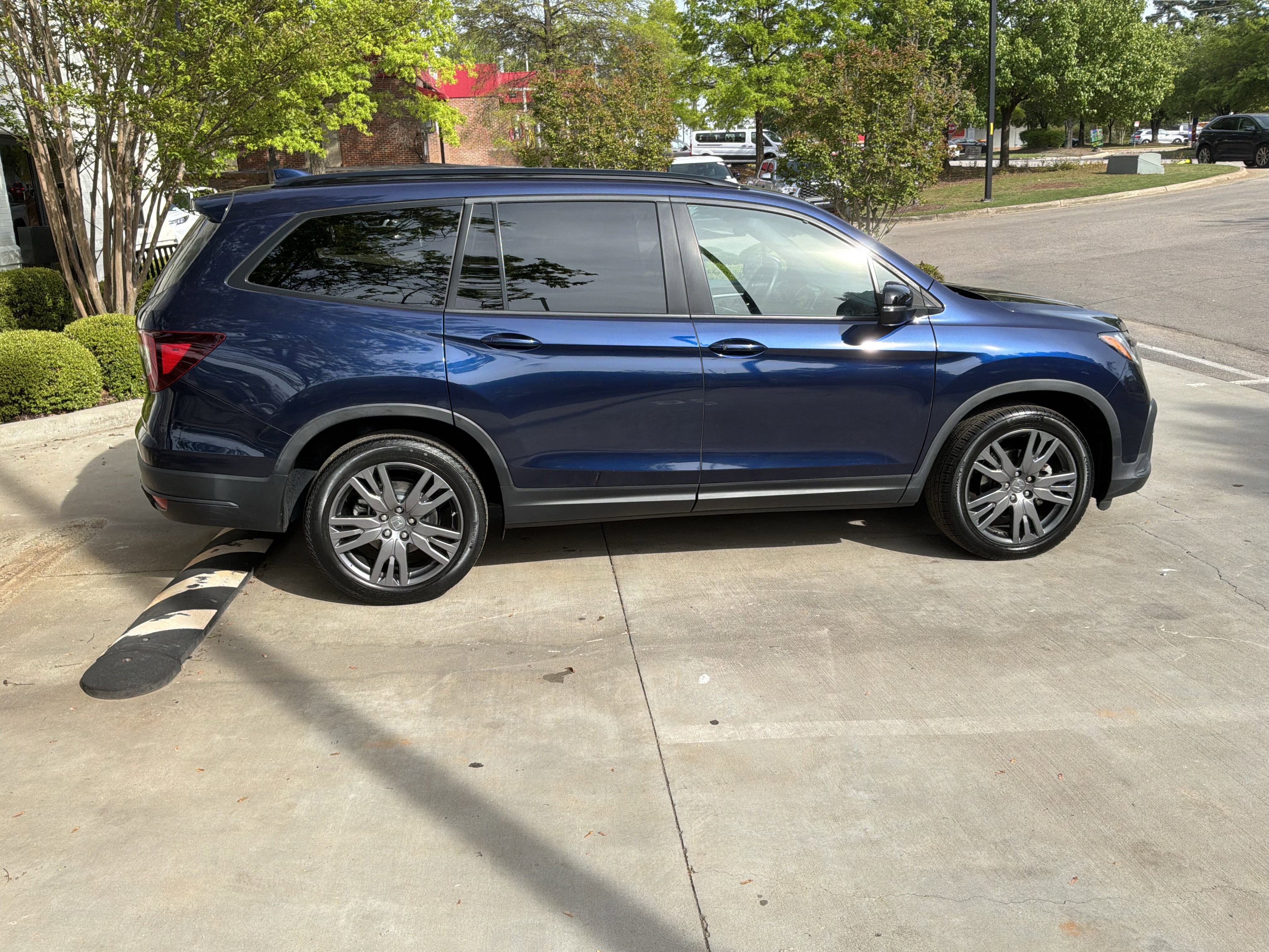 Used 2022 Honda Pilot Sport image 11