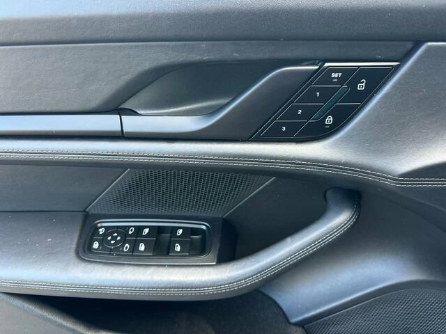 Used 2023 Porsche Taycan image 11