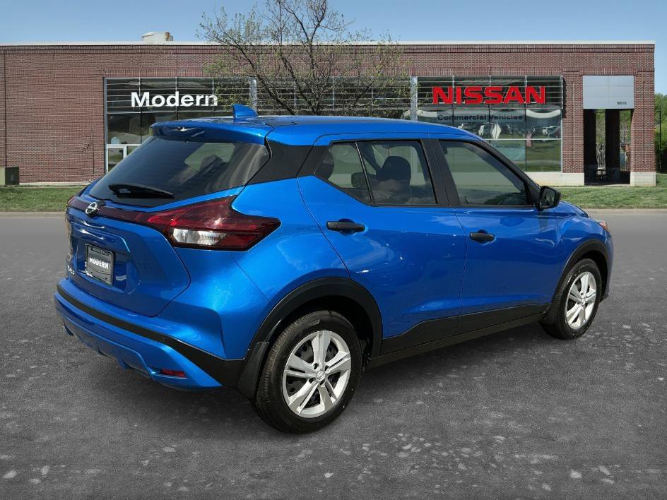 Certified 2025 Nissan Kicks Play S FWD image 4