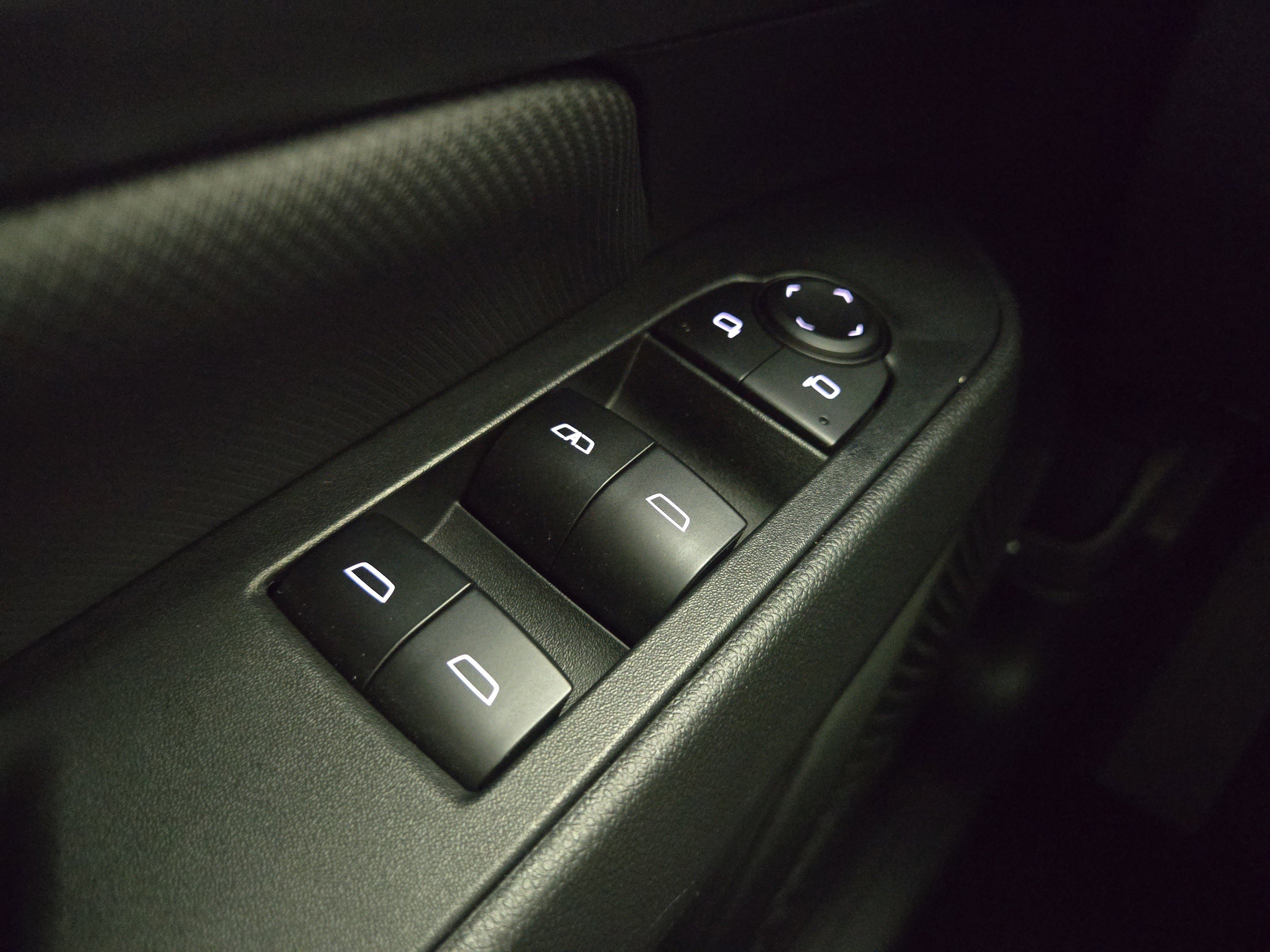 Used 2025 Chevrolet Equinox EV RS w/ LPO, All-Weather Mat Package FWD image 27