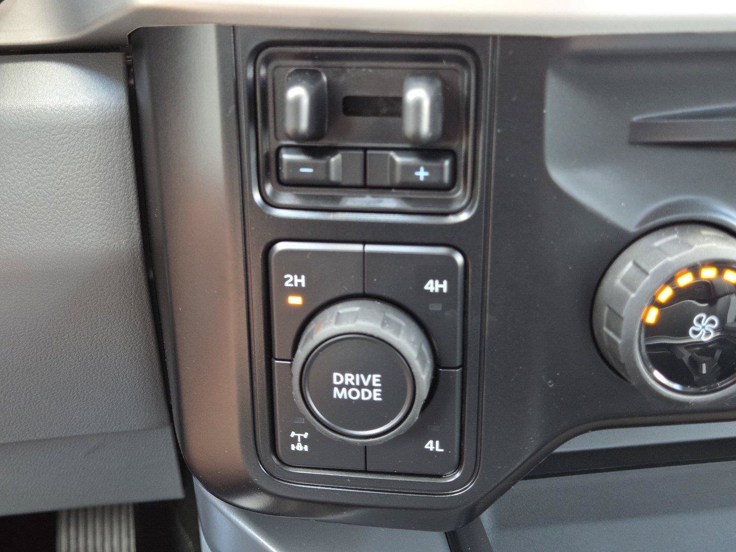 New 2026 Ford F350 XLT w/ 360-Degree Camera Package AWD/4WD image 30