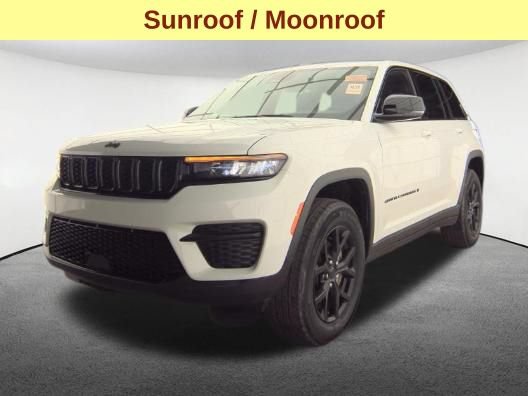 Used 2024 Jeep Grand Cherokee Altitude AWD/4WD image 4