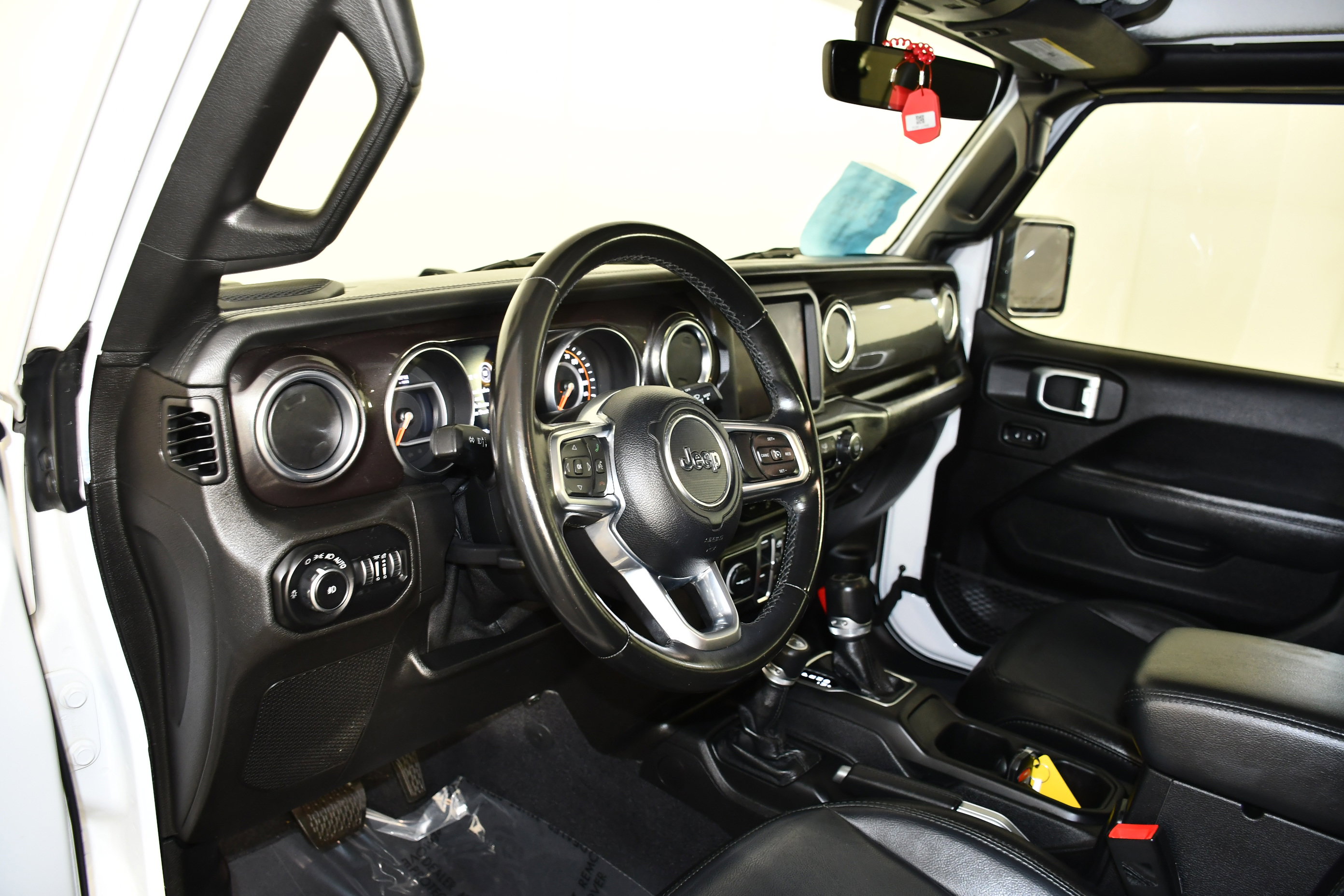 Used 2020 Jeep Wrangler Unlimited Sahara AWD/4WD image 37