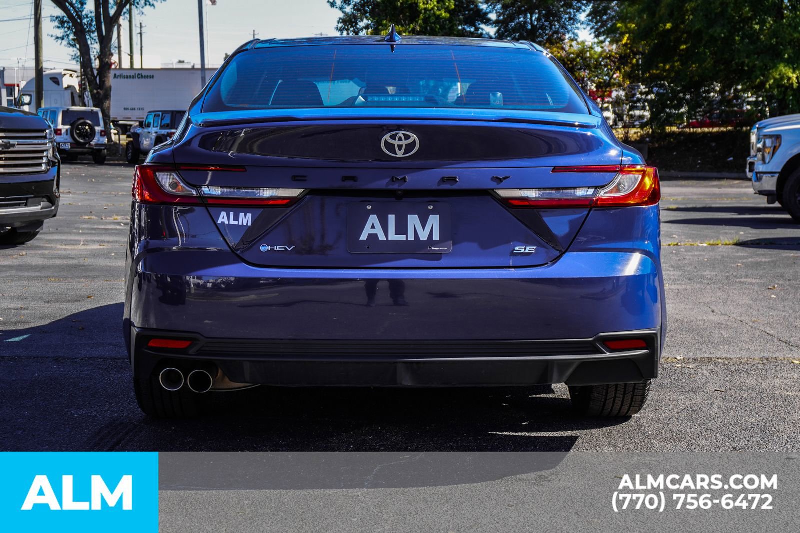 Used 2025 Toyota Camry SE image 13