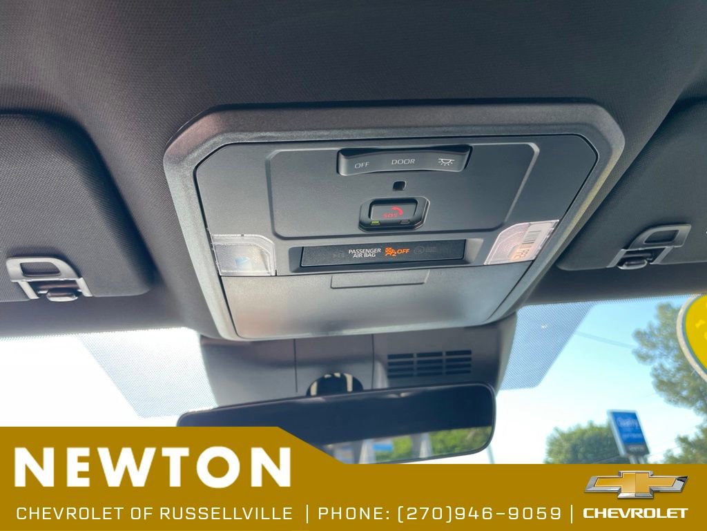 Used 2025 Toyota Tacoma SR5 AWD/4WD image 15