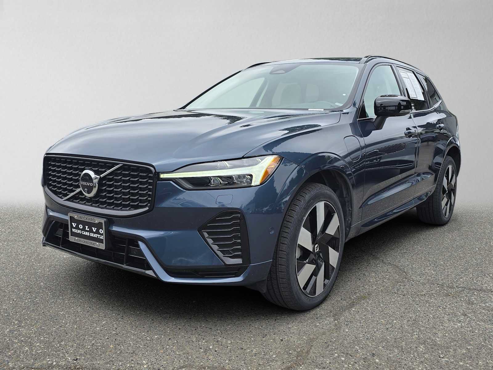 Certified 2024 Volvo XC60 T8 Plus w/ Protection Package Premier AWD/4WD image 7