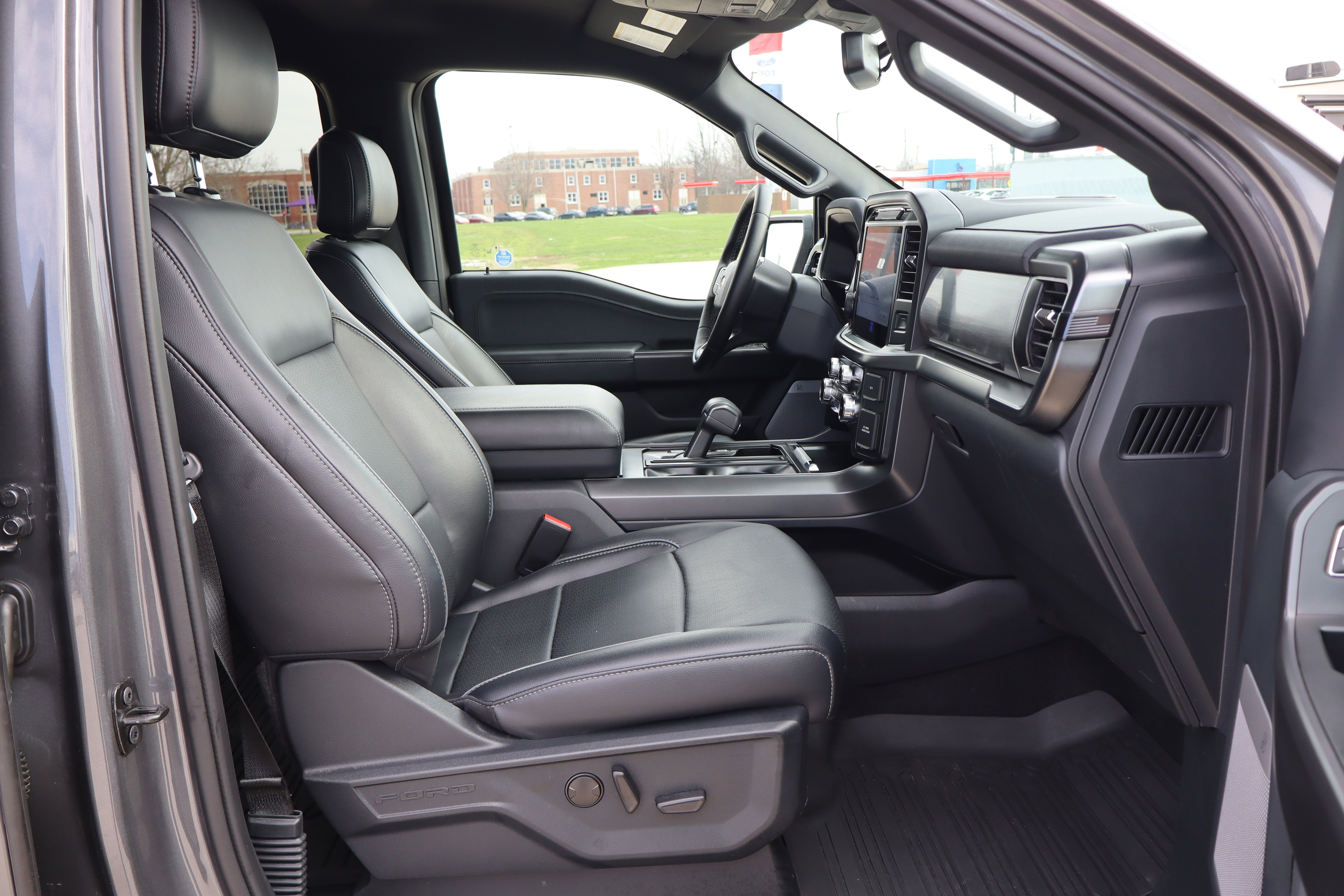Used 2025 Ford F150 Lariat AWD/4WD image 13
