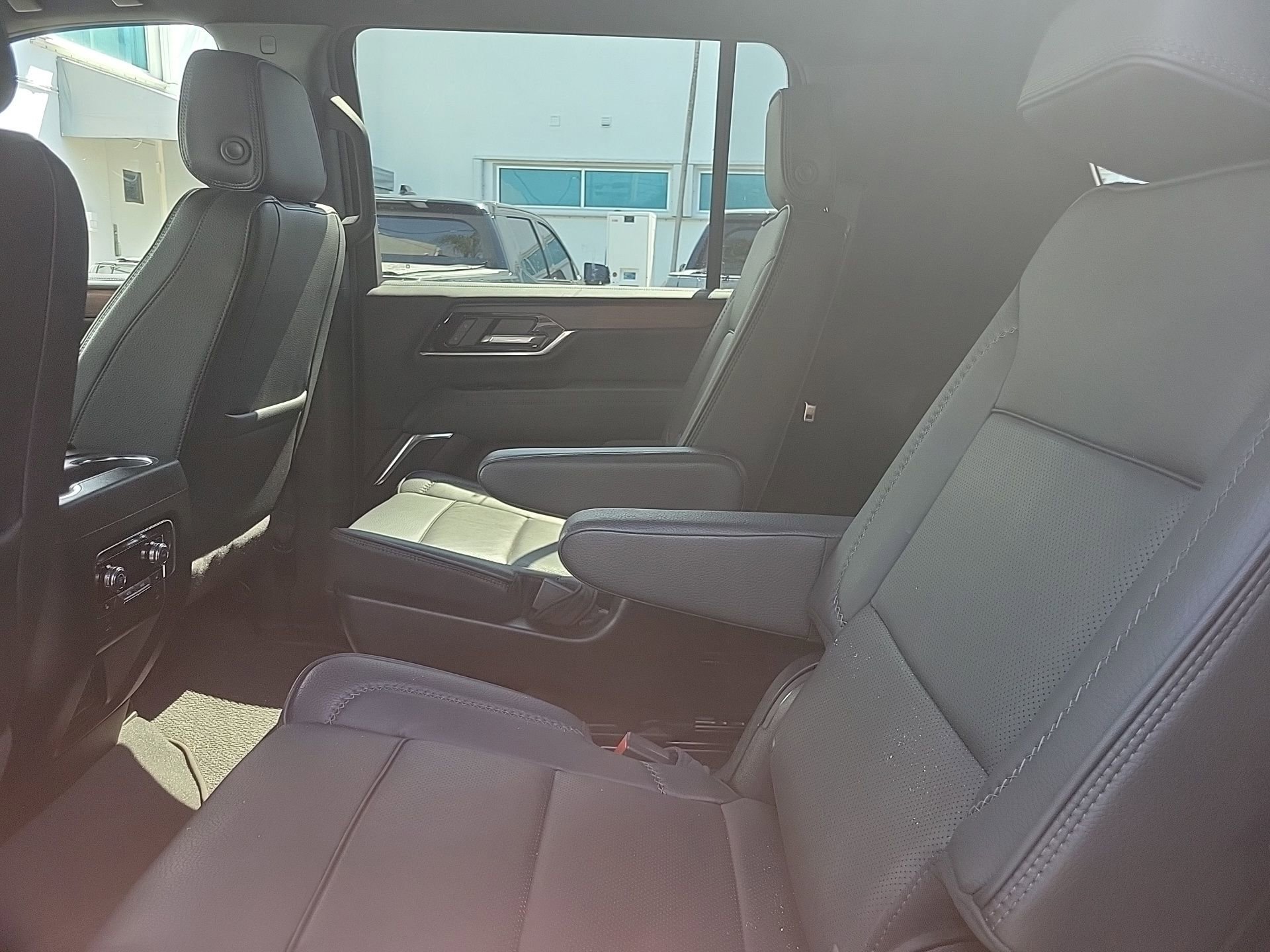 Used 2025 GMC Yukon XL Denali image 21