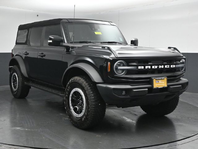Certified 2023 Ford Bronco Outer Banks w/ Sasquatch Package AWD/4WD image 1