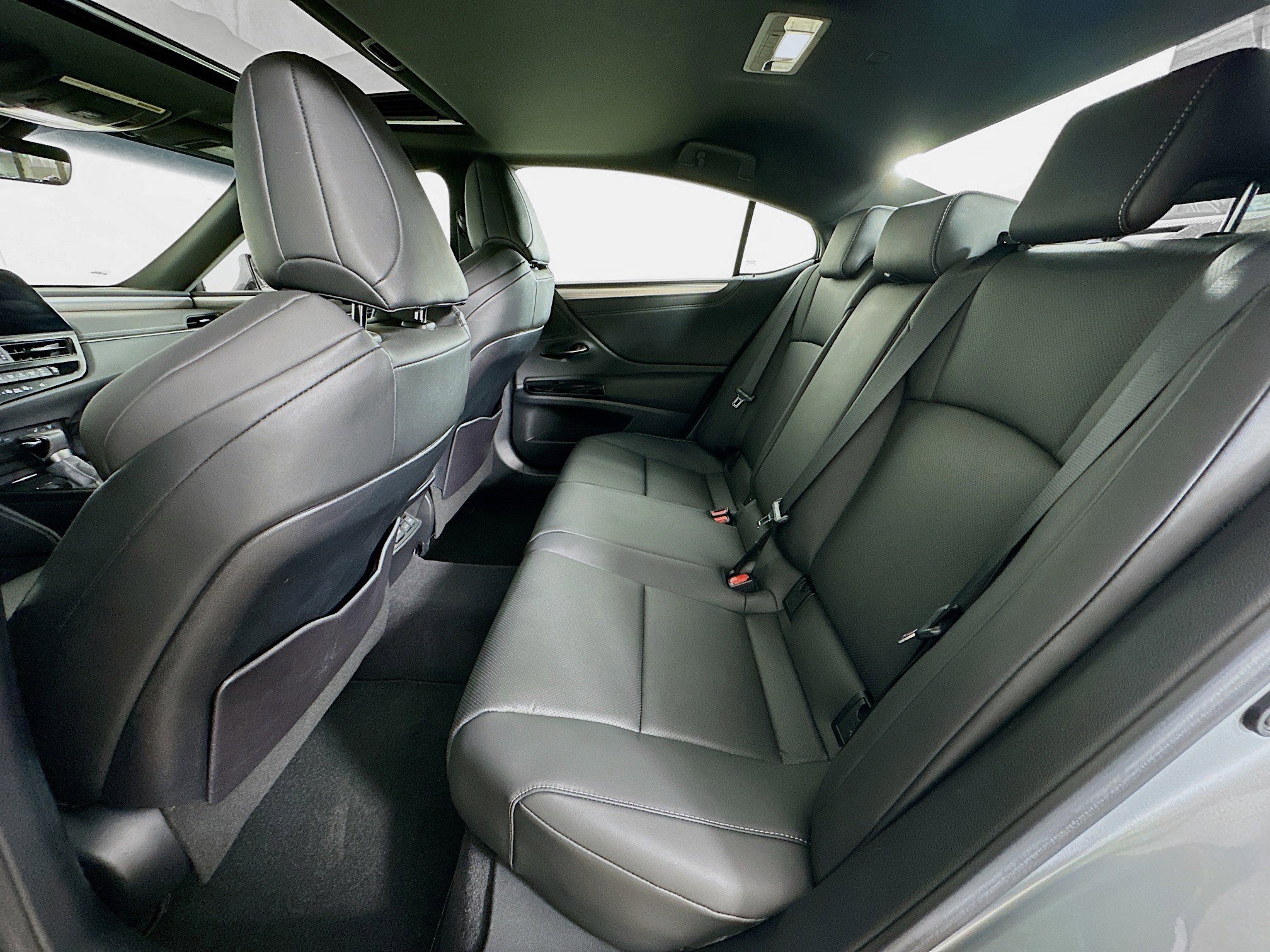 Used 2023 Lexus ES 350 F Sport w/ Accessory Package (Z2) image 28