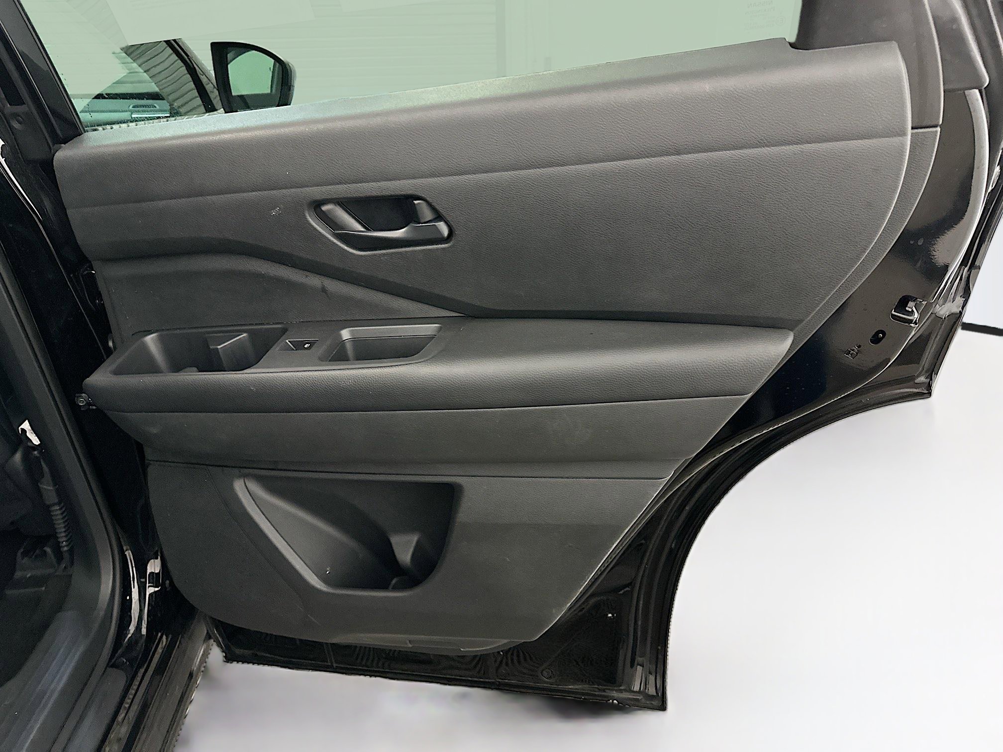 Used 2024 Nissan Pathfinder S image 31