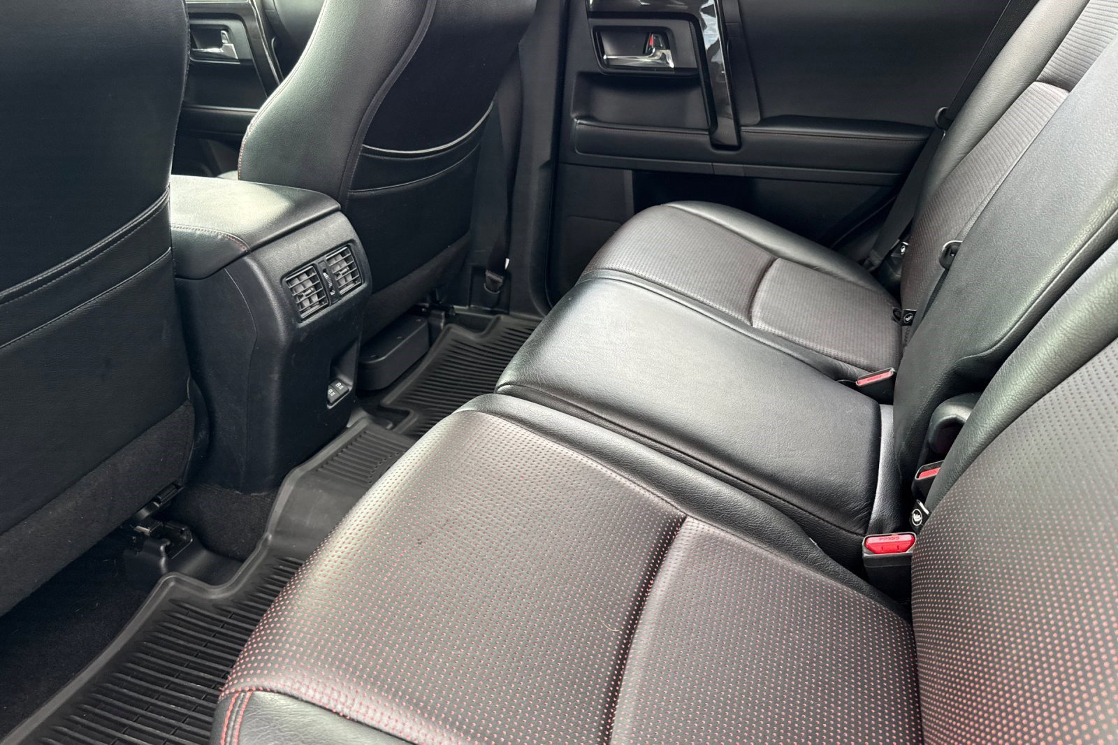 Used 2020 Toyota 4Runner TRD Off-Road AWD/4WD image 27