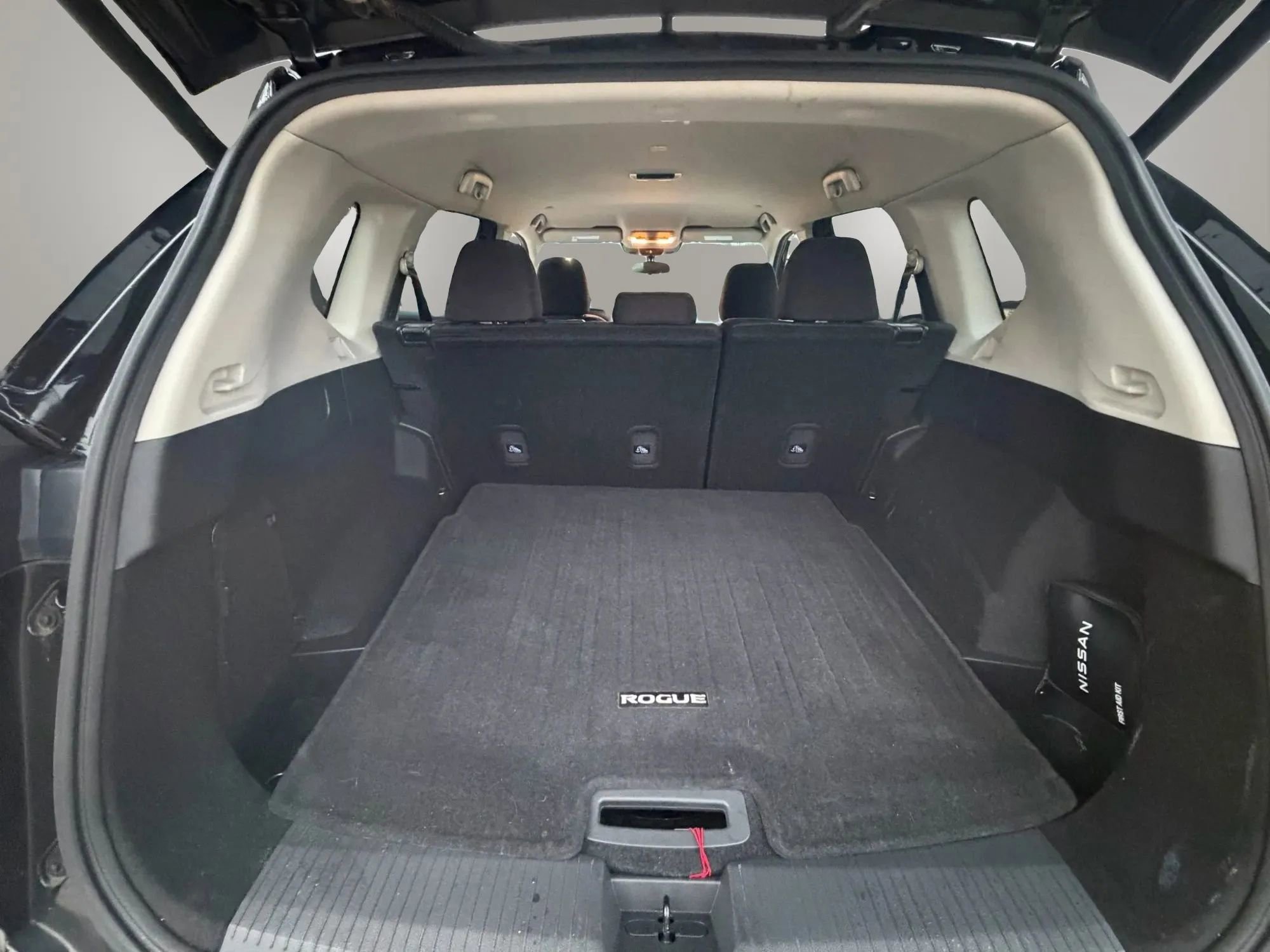 Used 2024 Nissan Rogue SV image 17