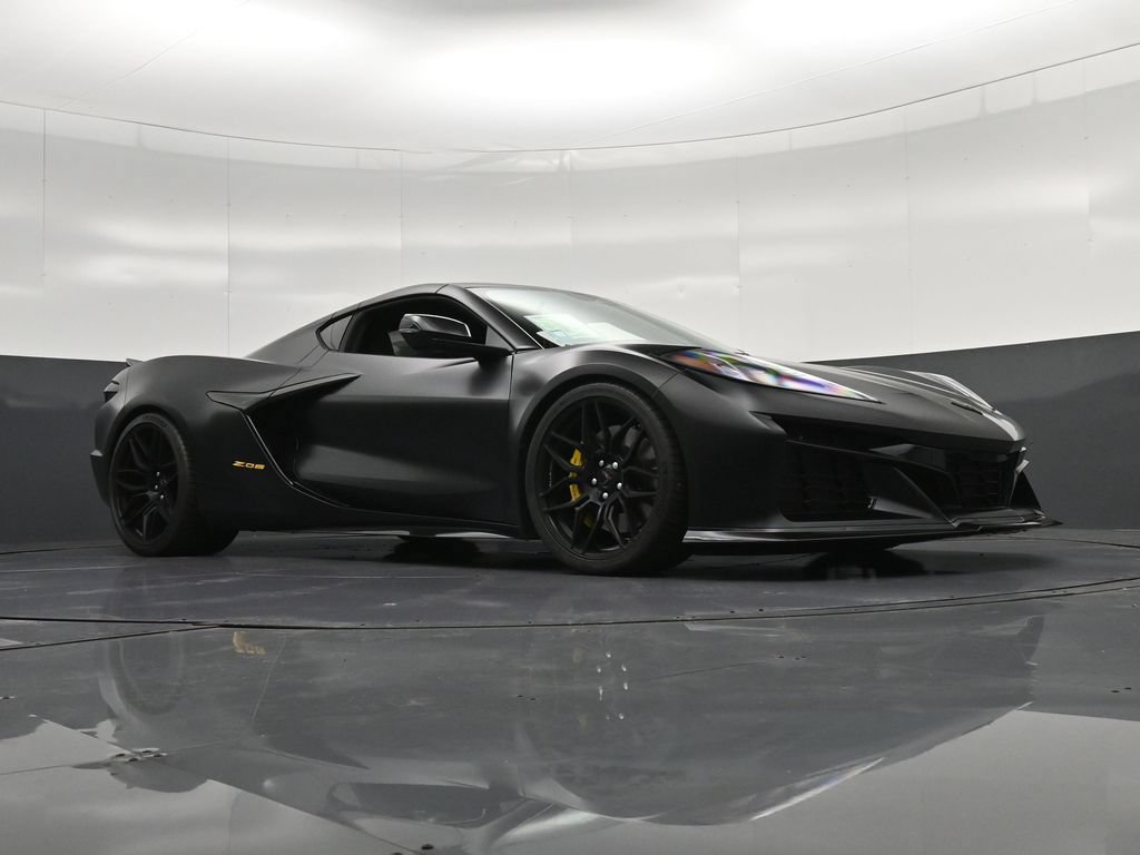 Used 2025 Chevrolet Corvette Z06 RWD image 30