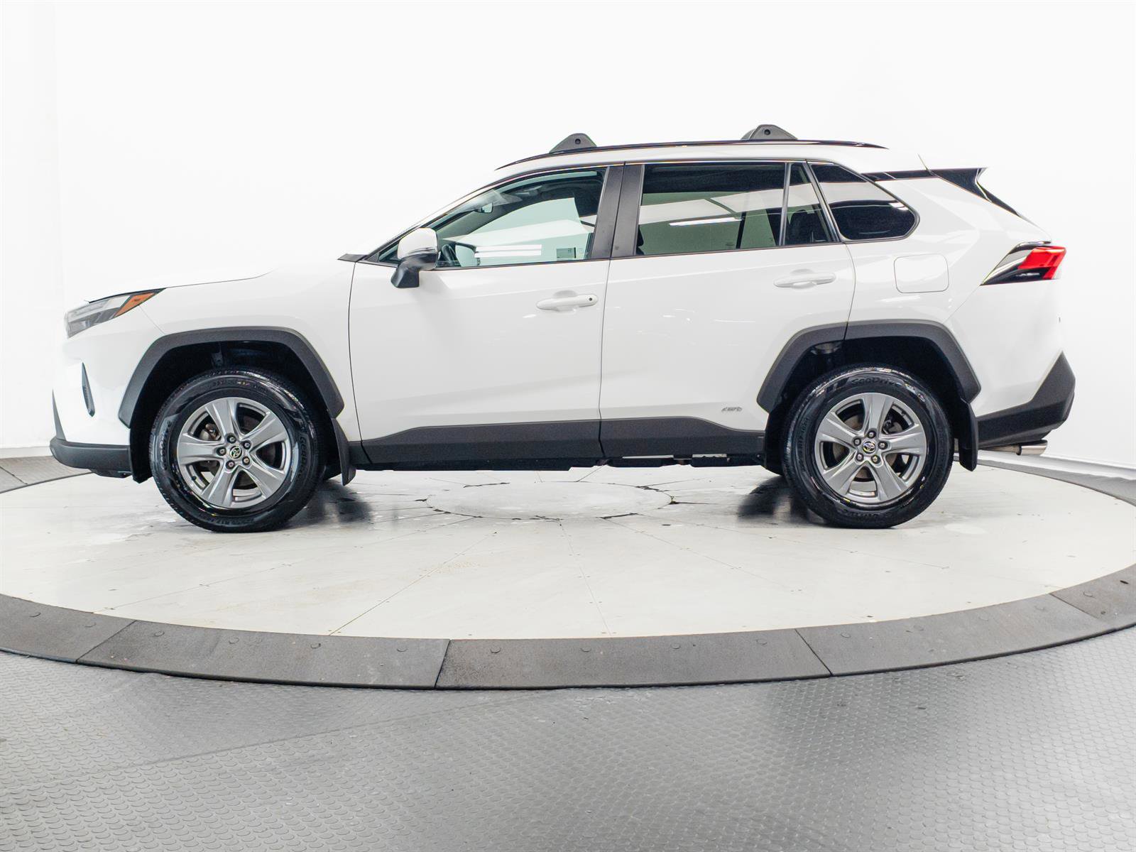 Used 2022 Toyota RAV4 XLE w/ Convenience Package AWD/4WD image 8