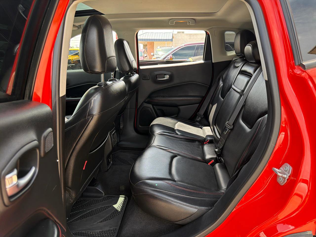 Used 2017 Jeep Compass Trailhawk w/ Leather Interior Group AWD/4WD image 31