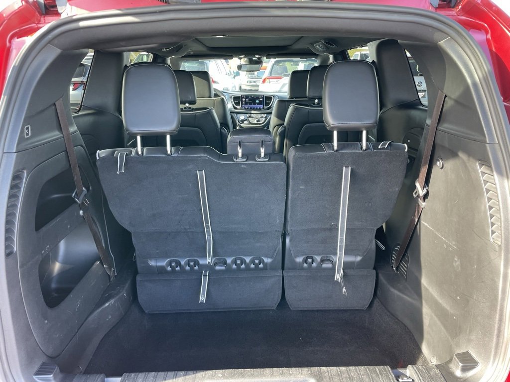 Used 2025 Chrysler Pacifica Limited image 35