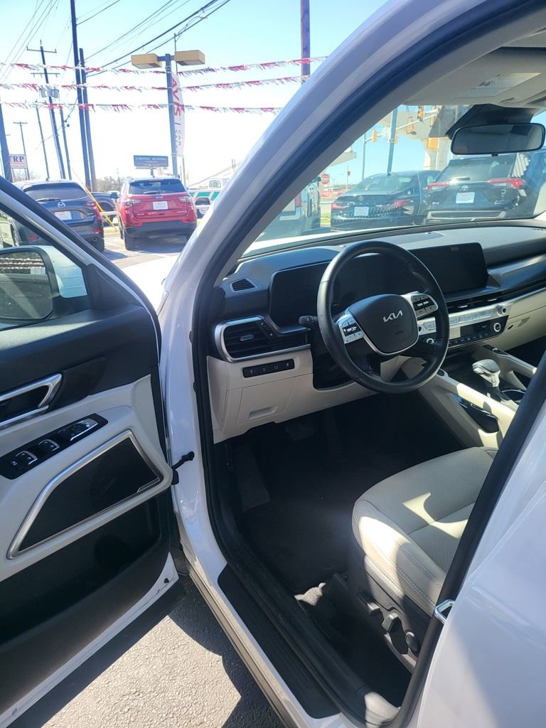 Used 2025 Kia Telluride S image 4