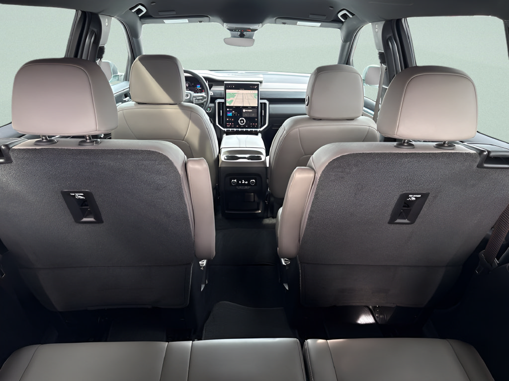 Used 2026 GMC Acadia Elevation w/ Elevation Premium Package FWD image 9
