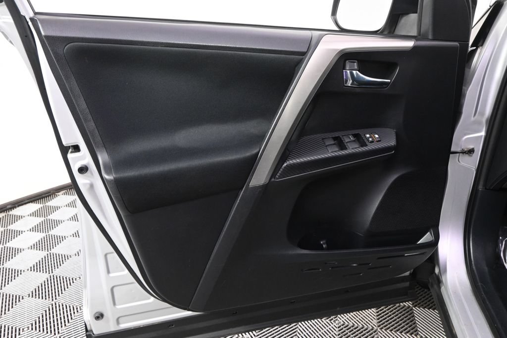 Used 2014 Toyota RAV4 XLE AWD/4WD image 22
