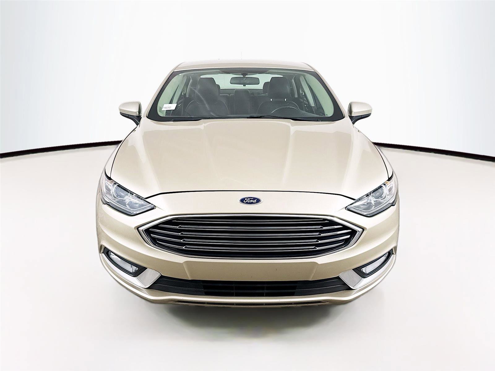 Used 2018 Ford Fusion SE w/ Equipment Group 201A image 2
