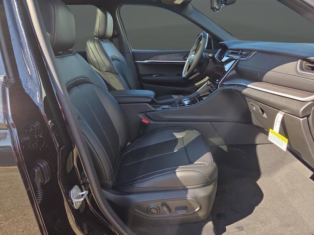 New 2025 Jeep Grand Cherokee L Limited w/ Luxury Tech Group II image 36