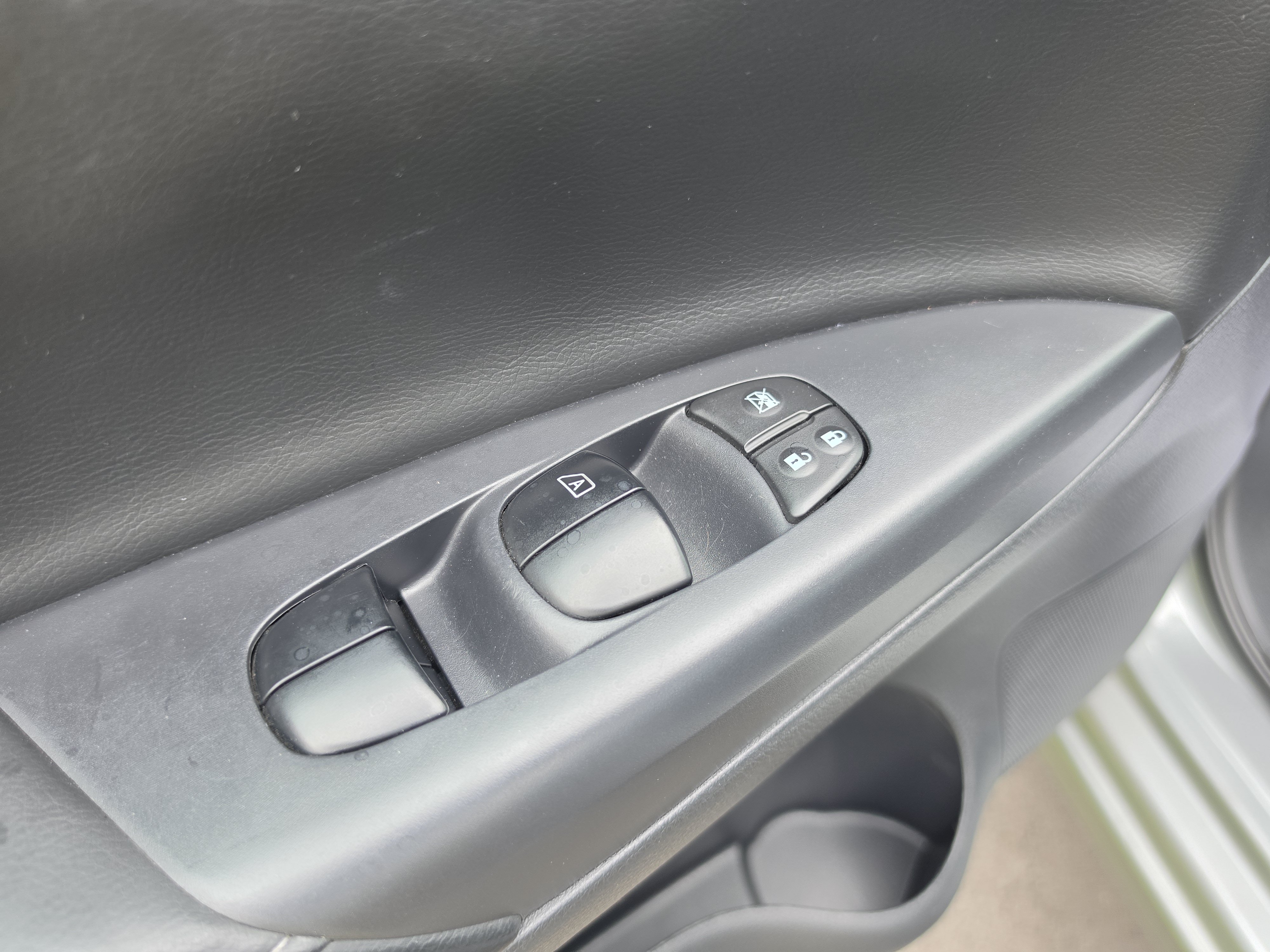 Used 2014 Nissan Sentra SL w/ Leather Package FWD image 16